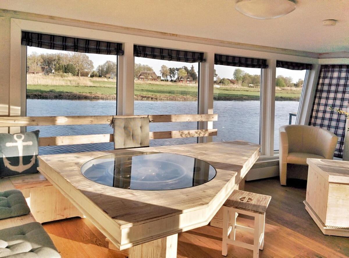Urlauberschiff Neptun Im Ostseebad Prerow Luaran gambar