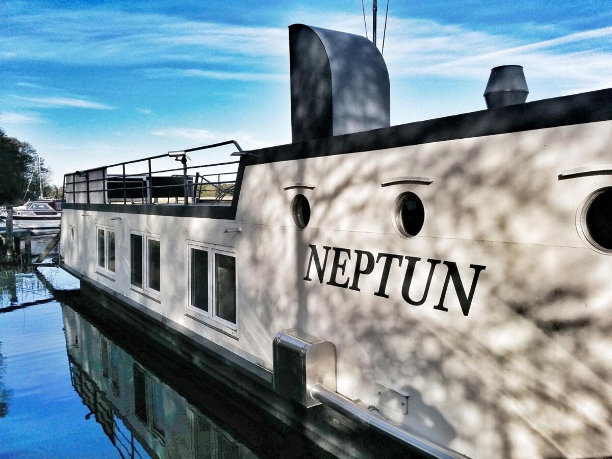 Urlauberschiff Neptun Im Ostseebad Prerow Luaran gambar