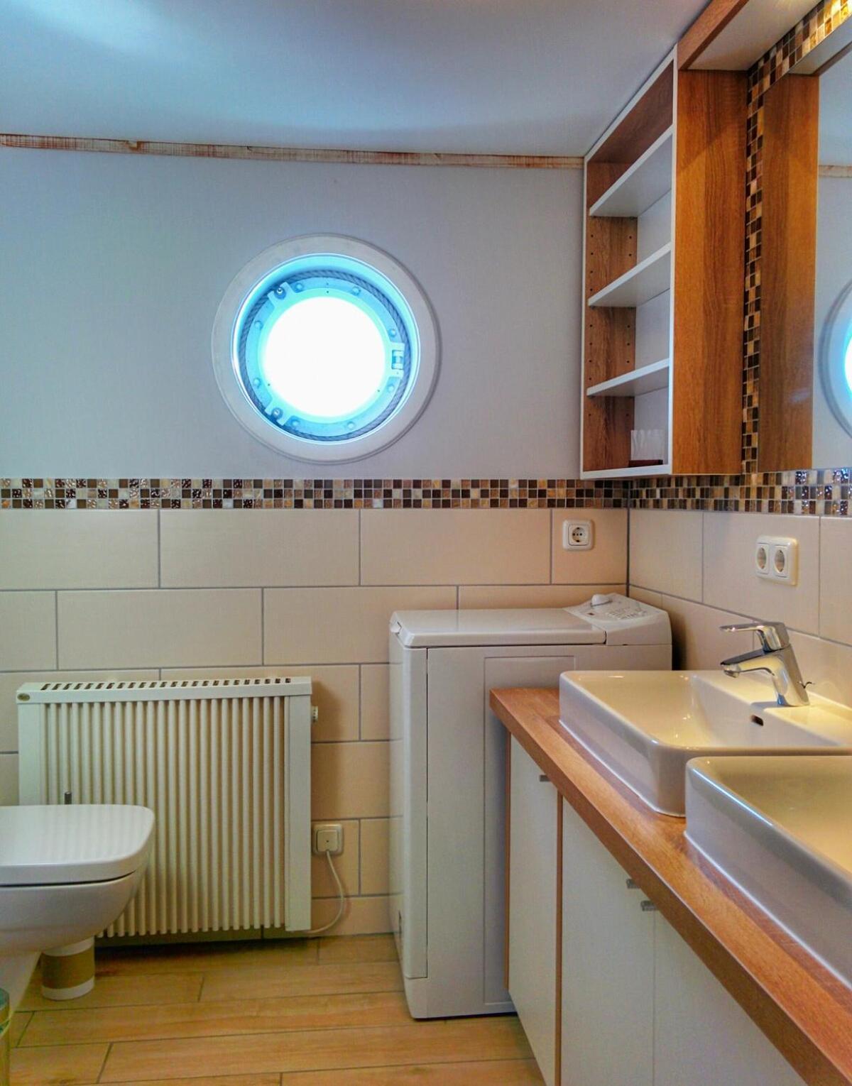 Urlauberschiff Neptun Im Ostseebad Prerow Luaran gambar
